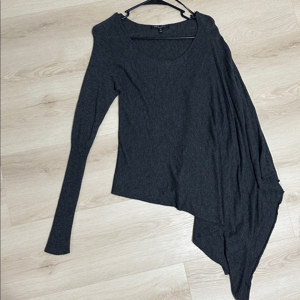 Romeo & Juliet Couture Charcoal one sleeve hi/low top